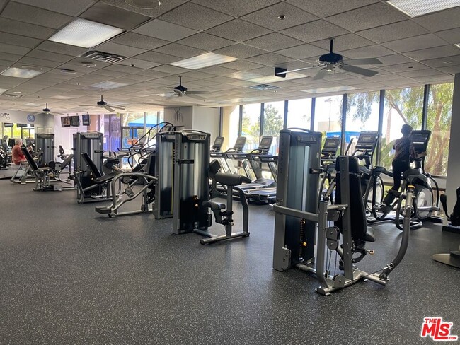 Building Photo - 4316 Marina City Dr