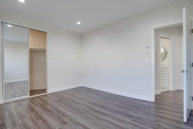 Building Photo - 715 N Marlborough Ave