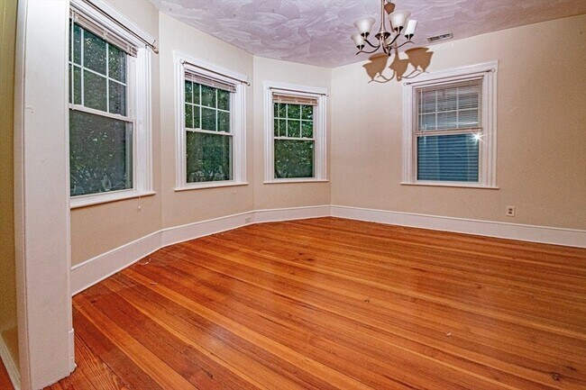 Building Photo - 21 Edison Green