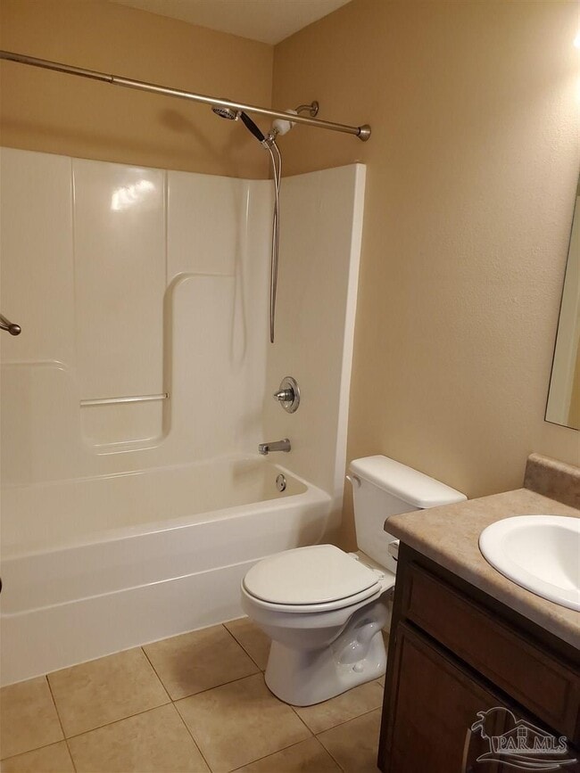 Building Photo - 1921 Luneta St