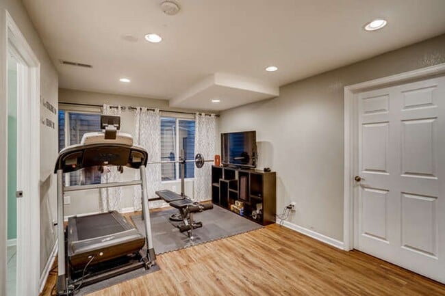 Building Photo - Evolve Real Estate: Meticulous Executive 4...