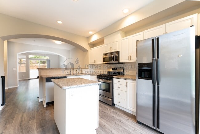 Building Photo - 2062 Newport Way NW