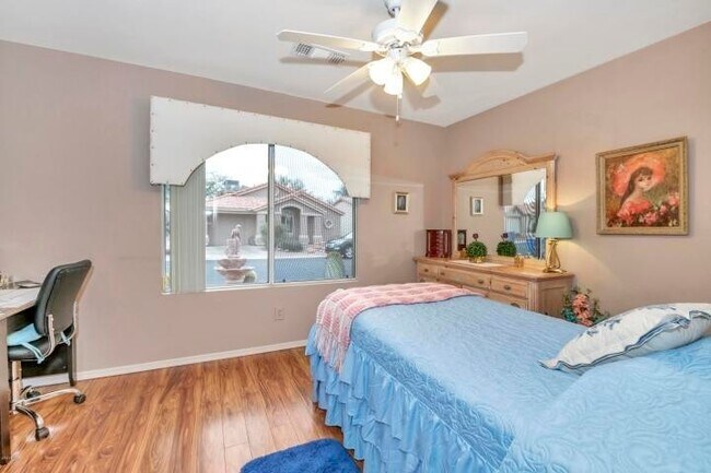 Building Photo - AVAILABLE OCTOBER - UNFURNISHED HOME IN SU...