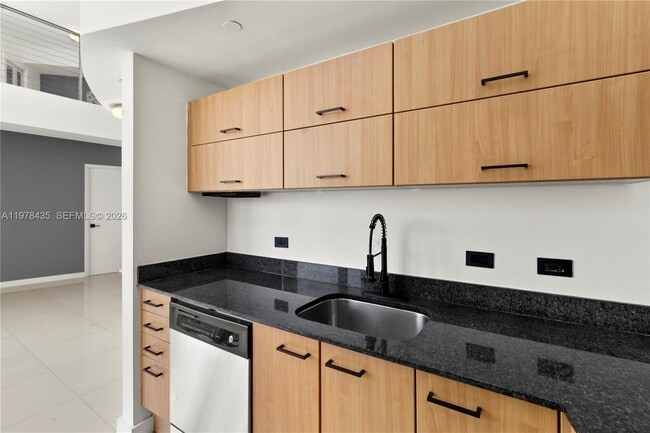 Building Photo - 350 S Miami Ave