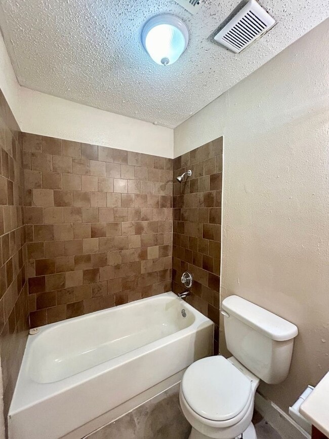 Building Photo - 2 Bedroom 2 bath in BIG COUNTRY GDN HMS
