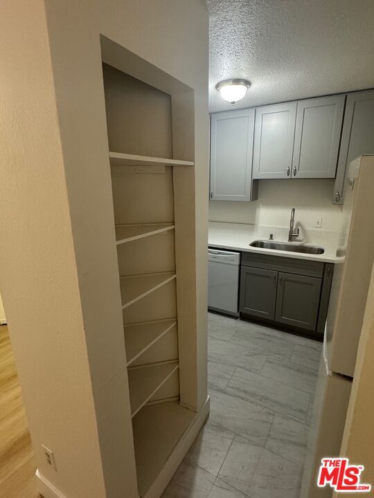 Building Photo - 428 S Grand View St