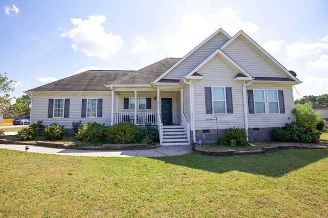 Primary Photo - Charming 3 BR/2BA Ranch with fully fenced ...