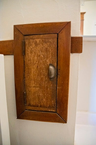 Building Photo - 609 5th Ave