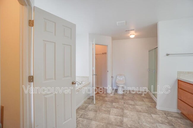 Building Photo - 1211 W F Pl