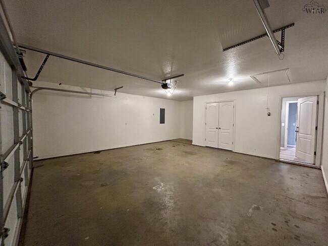 Building Photo - 5025 Olivia Ln