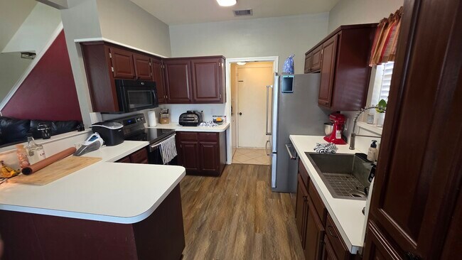 Building Photo - 1704 Shady Creek Dr