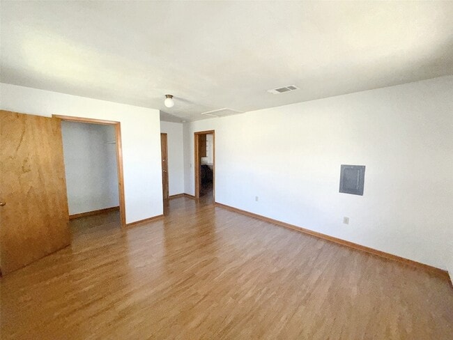 Building Photo - 404 S Coppell Rd