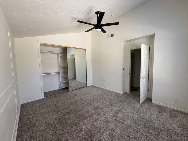 Building Photo - 300 W 2025 S
