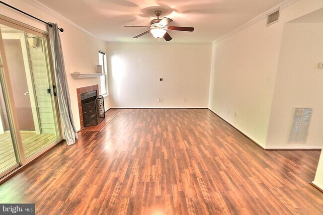 Building Photo - 1702 Ascot Way