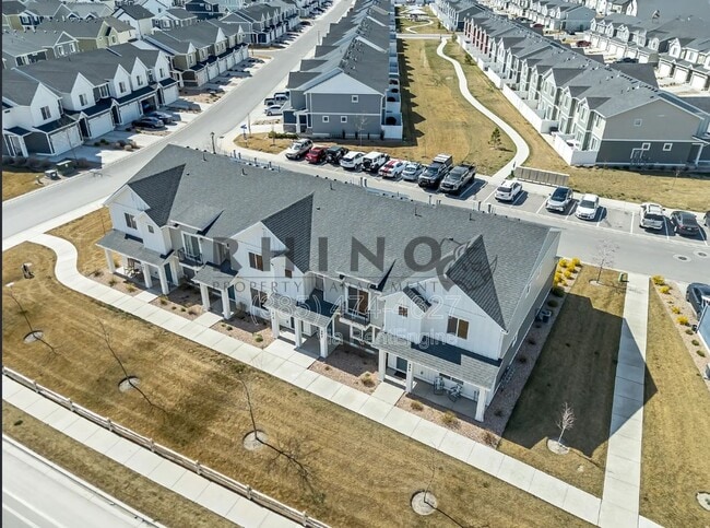Building Photo - 880 N Herman Dr