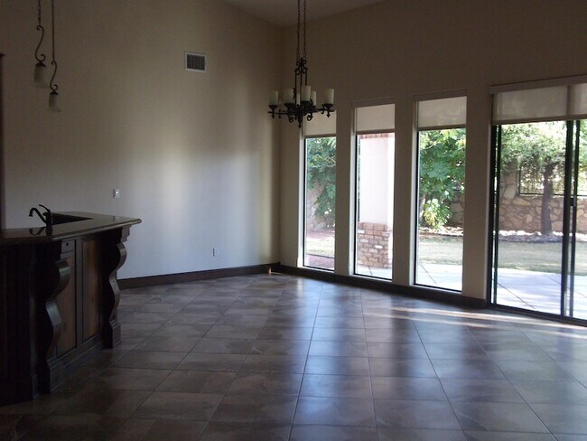 Building Photo - 6284 Wildwood Ct