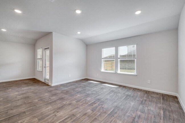 Building Photo - 109 Bethpage Dr