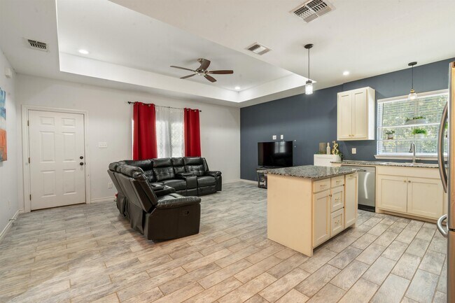 Building Photo - 200 Wallen St