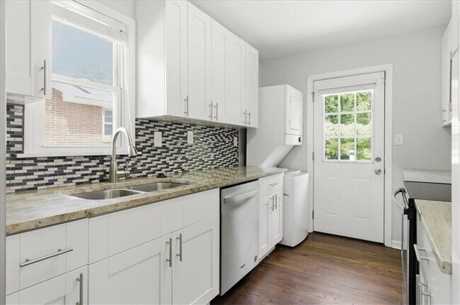 Building Photo - 2705 Lincoln Ct NW