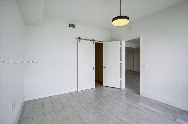 Building Photo - 2000 Metropica Wy