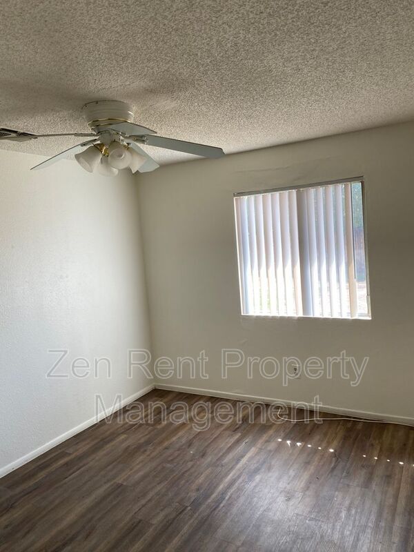 Building Photo - 5233 W Altadena Ave