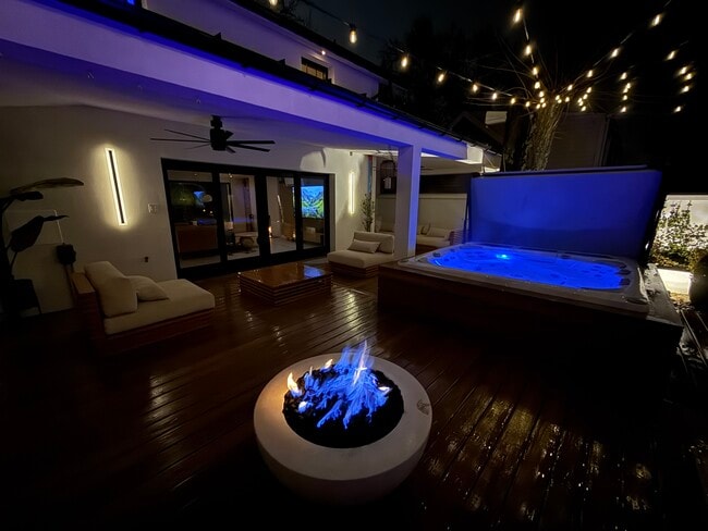 Building Photo - 204 Datura Dr