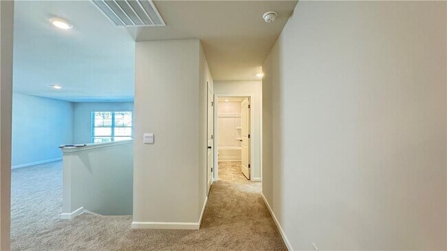 Building Photo - 841 HighGrove Wy
