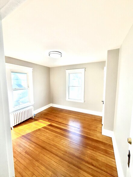 Building Photo - 76 Rose St