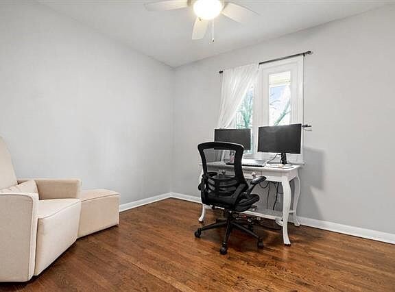 Building Photo - 9727 Canterbury St