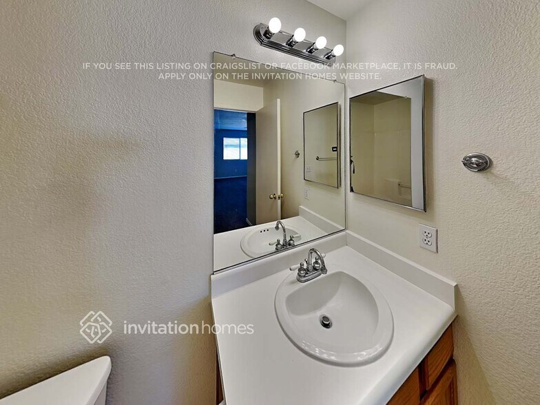 Building Photo - 866 E Mohave Ln