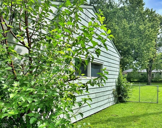 Building Photo - 2725 Kristen Dr W