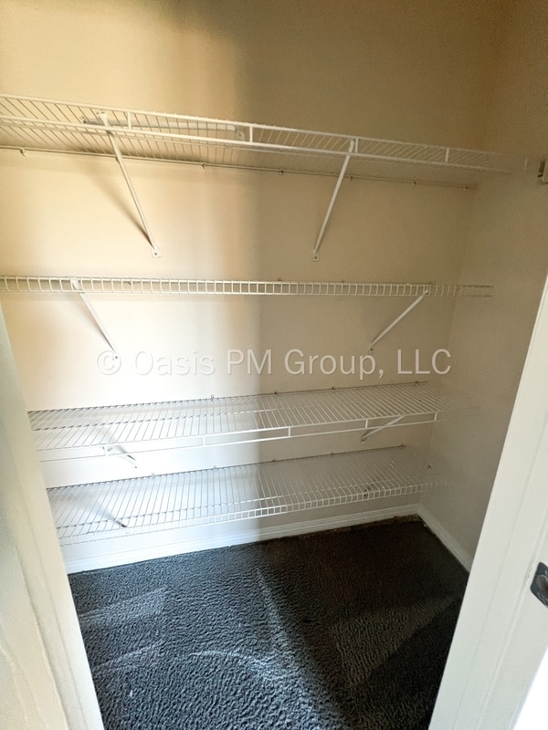 Building Photo - 1449 Valley Dr
