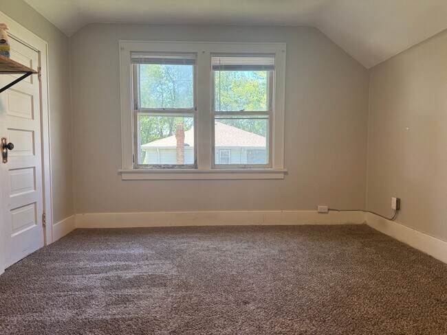 Building Photo - Spacious 4-Bedroom Rental with 2-Car Garage and Optional Shop