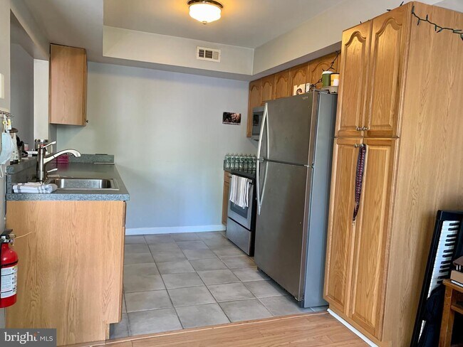 Building Photo - 705 Gregorys Way