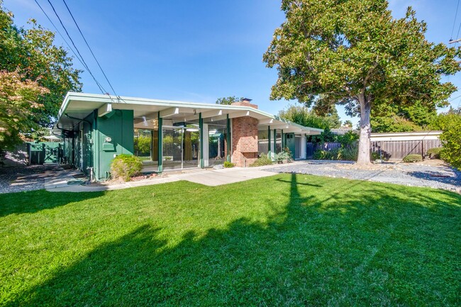 Building Photo - Eichler with Top Sunnyvale Schools