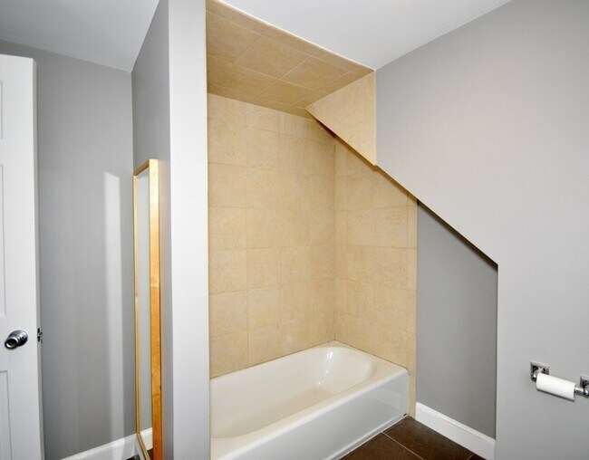 Building Photo - 66 Southfield Cir