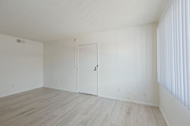 Building Photo - 7233 Loma Verde Ave