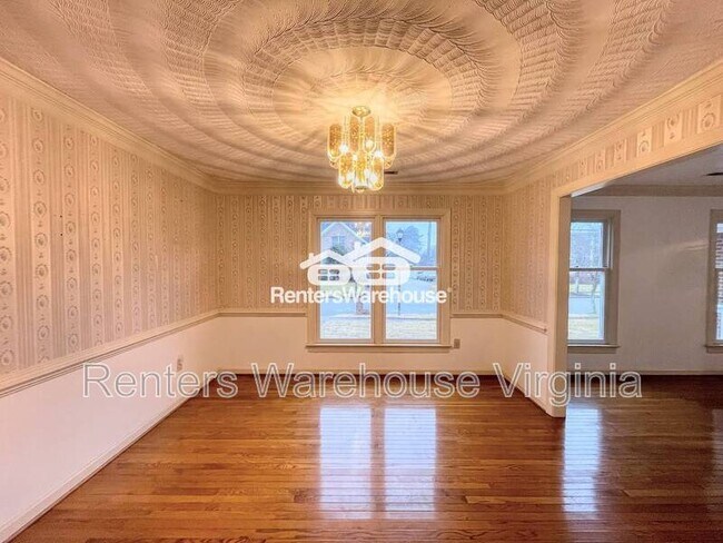 Building Photo - 352 Peace Haven Dr