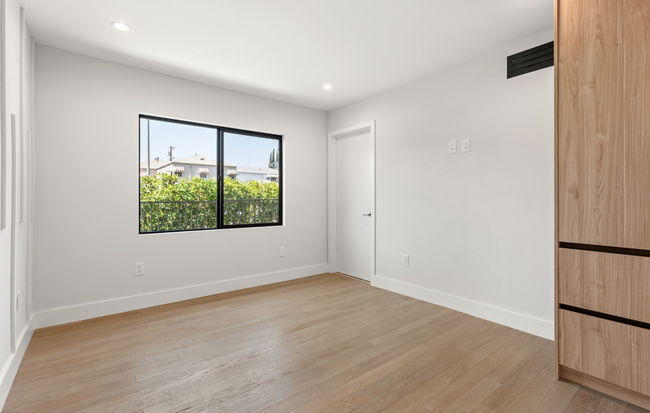 Building Photo - 1444 - 1450 1/2 S Crescent Heights Blvd Lo...