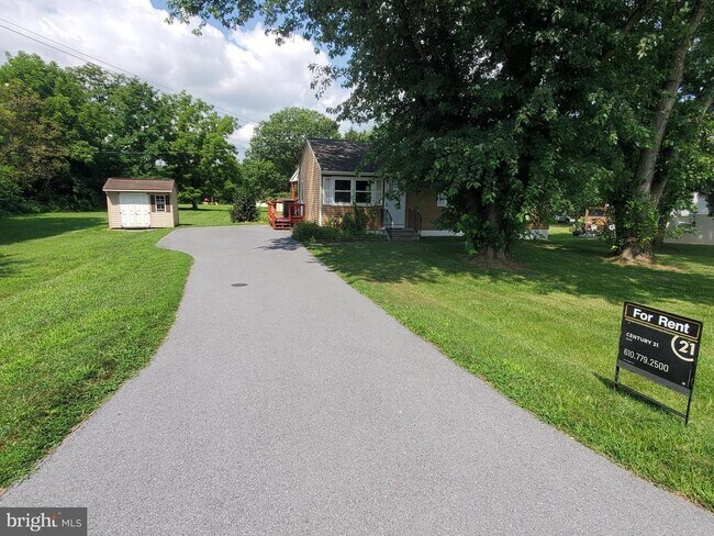Building Photo - 570 Guldin Rd