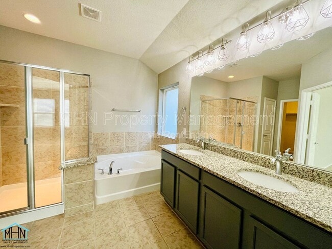 Building Photo - 12852 Laurel Brush