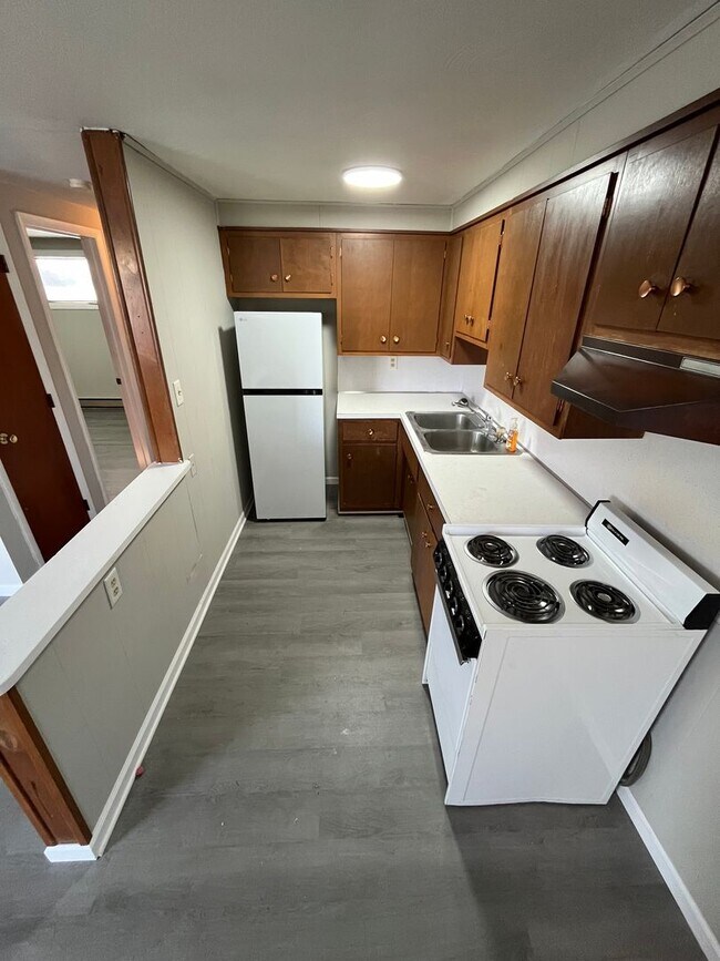 Building Photo - 118-124 Maple Lane