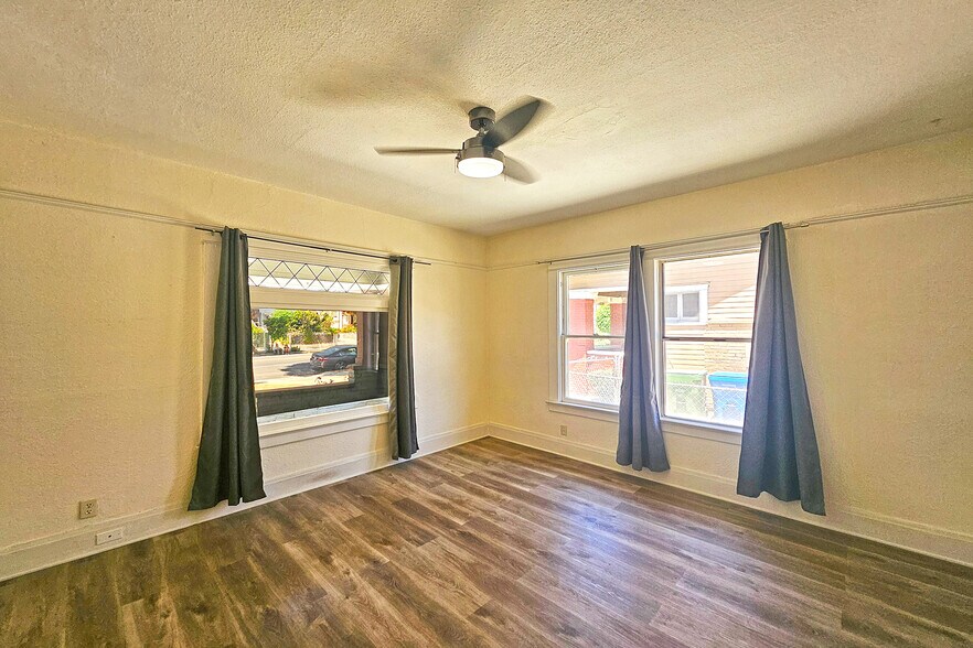 Building Photo - 648 N Heliotrope Dr