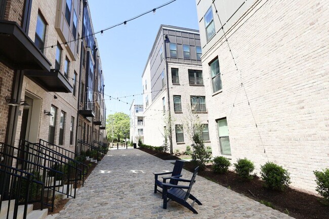 Building Photo - 1500 W Moore St