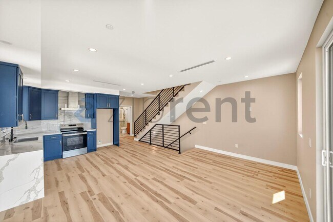Building Photo - 227 N Burlington Ave