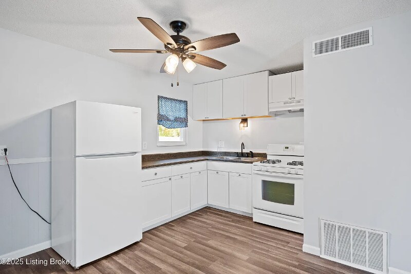 Building Photo - 7520 Blue Wing Dr