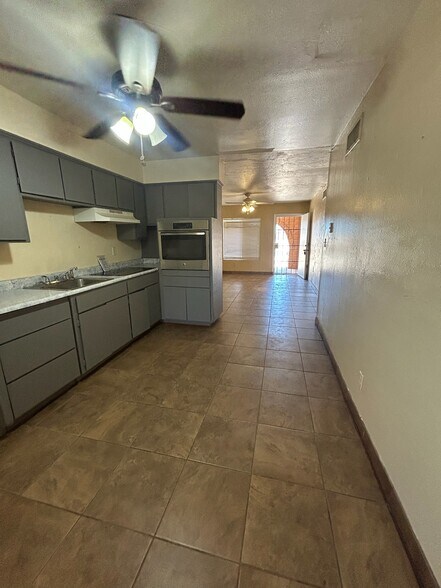 Building Photo - 13248 S Del Rio Rd