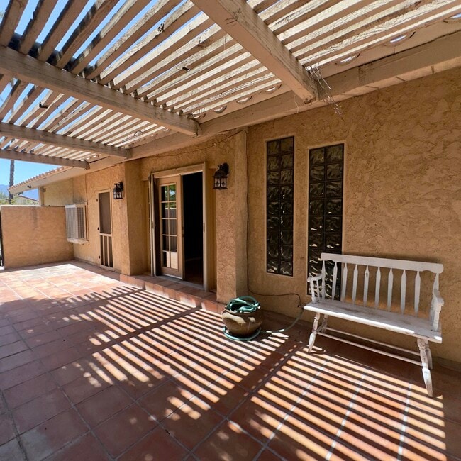 Building Photo - 40064 Silktree Ct