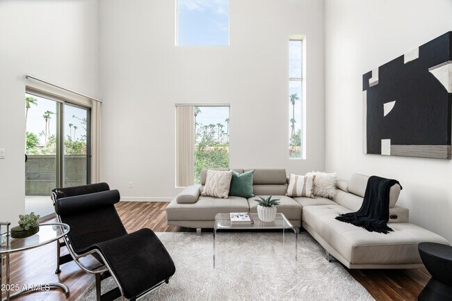 Building Photo - 1111 W University Dr