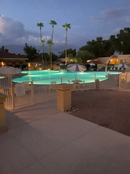 Building Photo - 14300 W Bell Rd